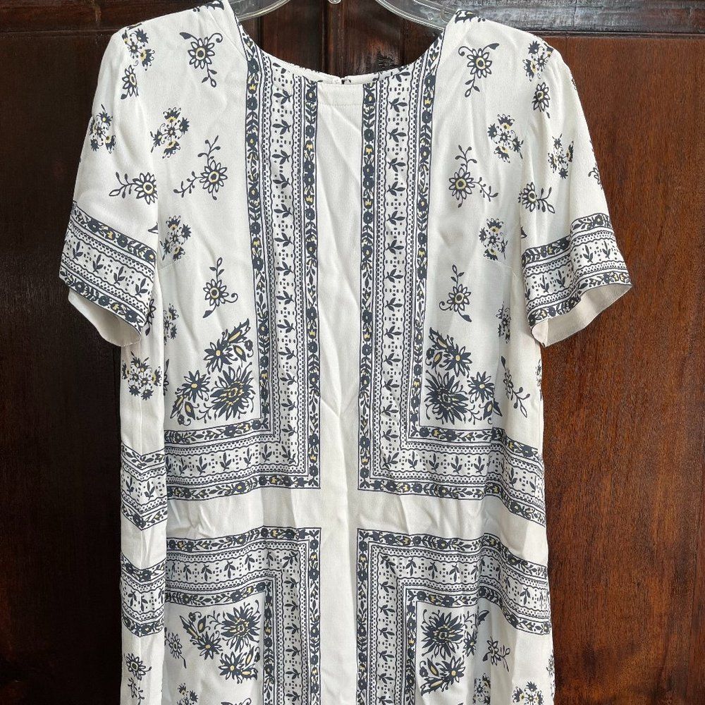 Ann Taylor LOFT Size S White Mixed Patterned Dress